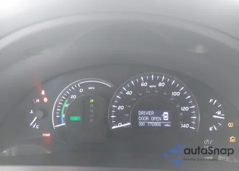 2011 Toyota Camry Hybrid z USA, uszkodzony, nr VIN 4T1BB3EK5BU140874